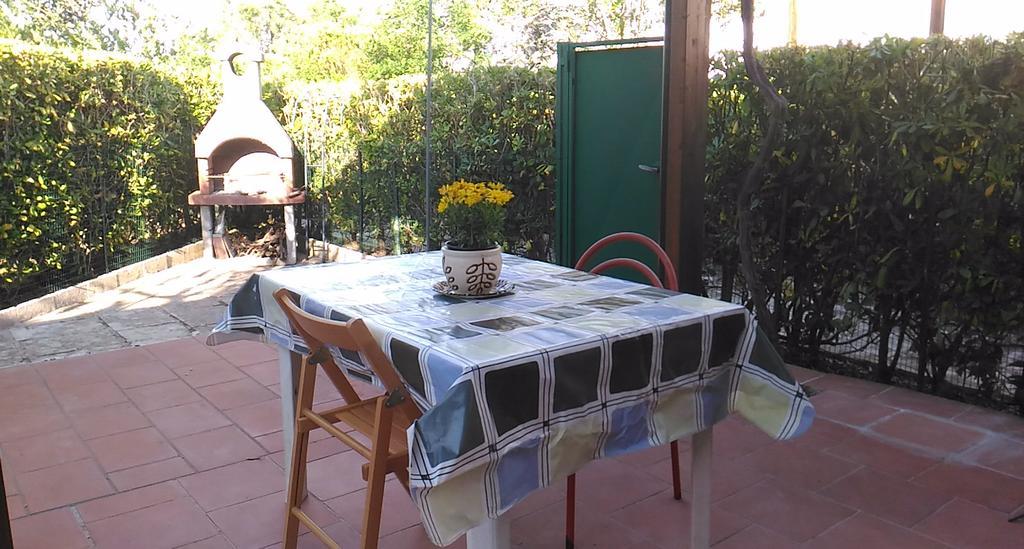 Casa A Villaggio Paradiso سانتا سيزاريا تيرمي المظهر الخارجي الصورة